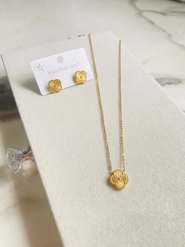 Golden Leaf Necklace with Earrings