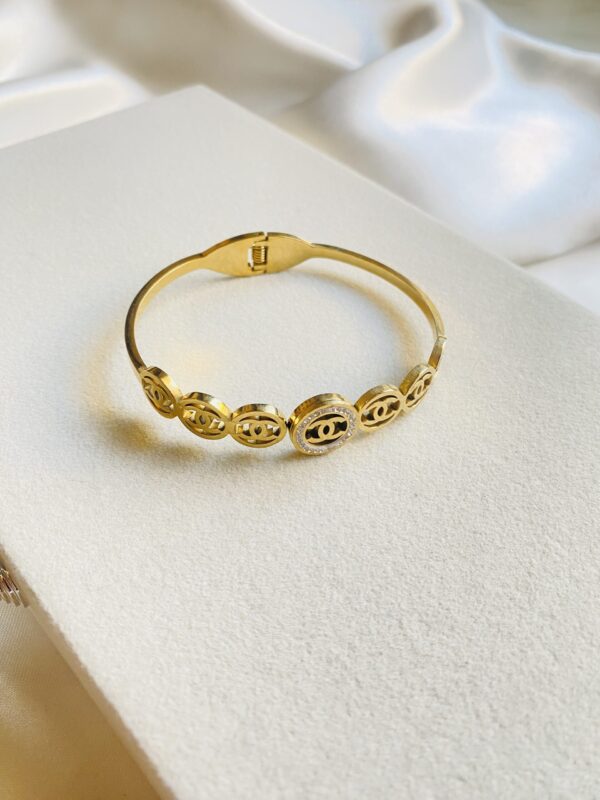 Bold Elegance Hand Cuff - Image 3