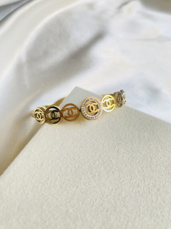 Bold Elegance Hand Cuff