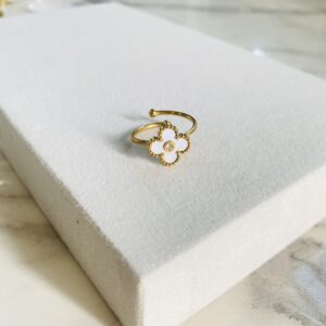 Four Leaf Flower Milky Ring