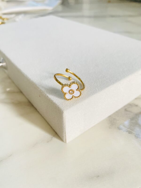 Four Leaf Flower Milky Ring - Image 3