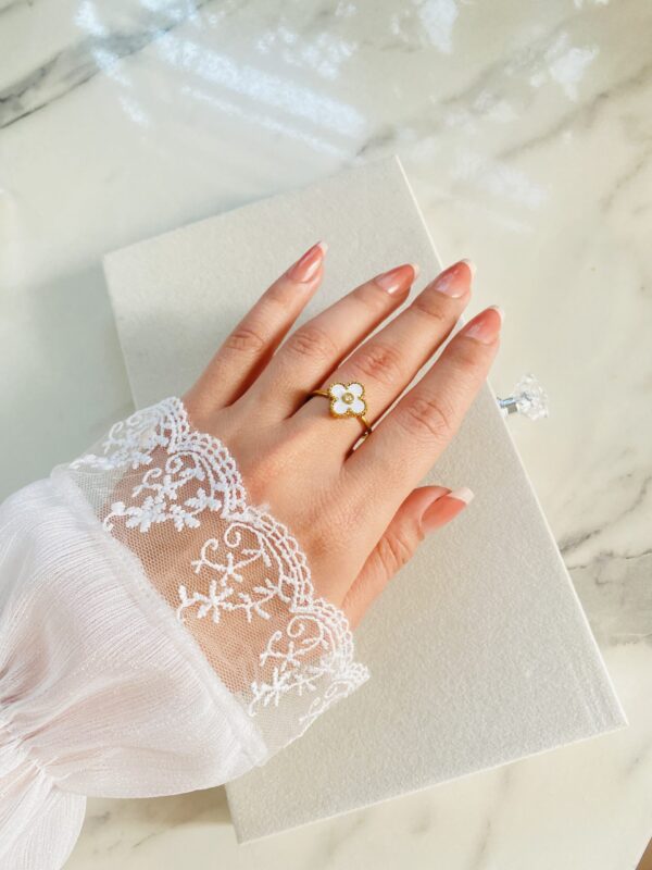 Four Leaf Flower Milky Ring - Image 5
