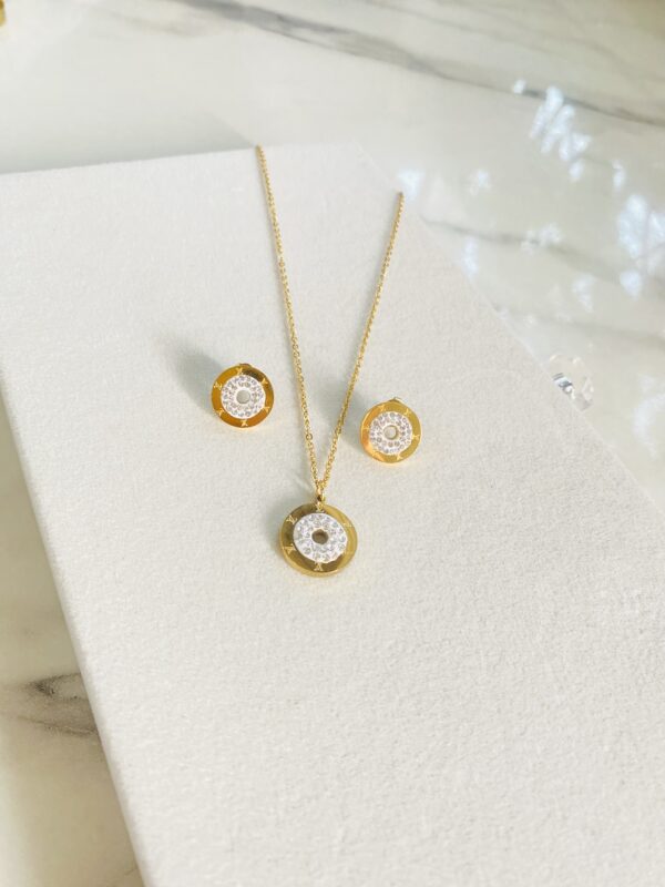 Pendant With Studs Locket Set - Image 3