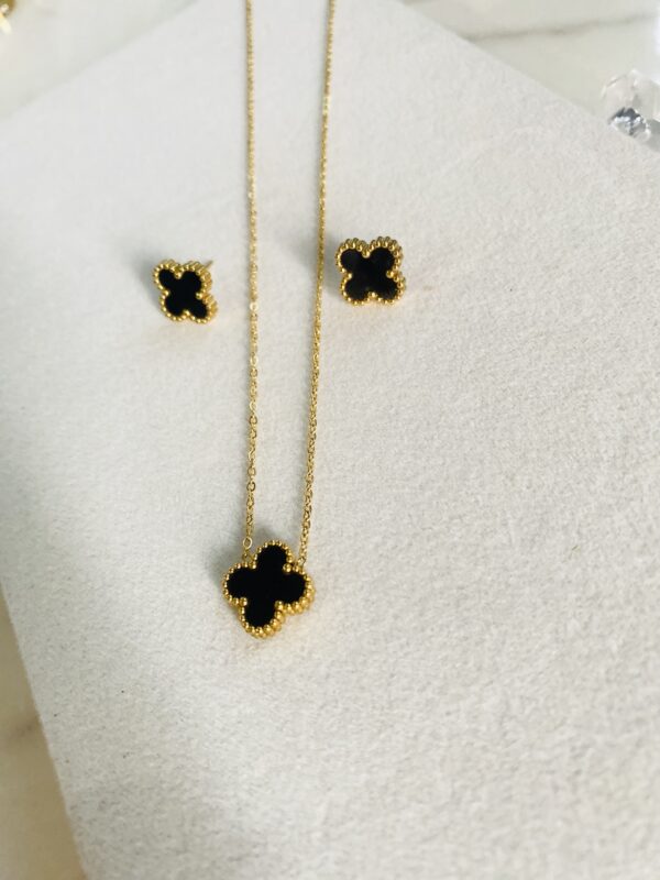 Four Leat clover Pendant with Ear Studs - Image 4